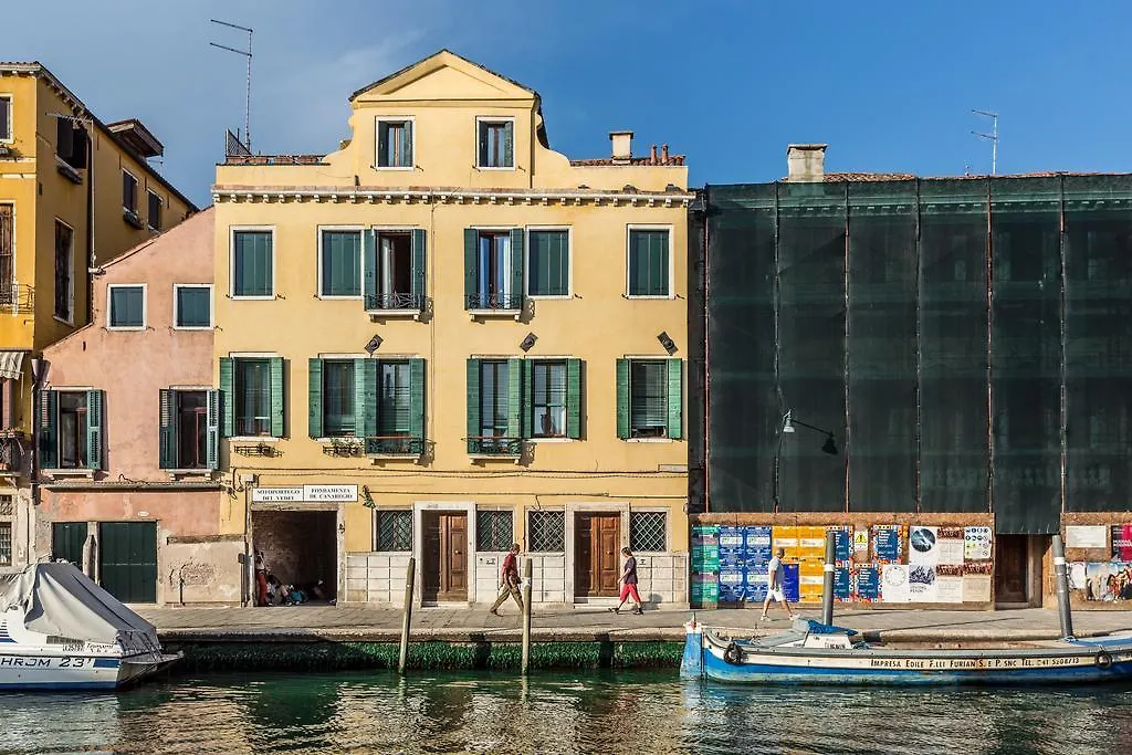 Palazzina Canal Apartment Venice