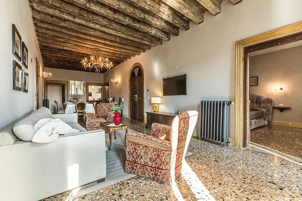 Palazzina Canal Apartment Venice