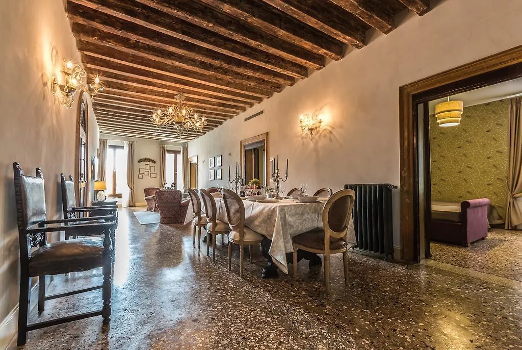 Palazzina Canal Apartment Venice