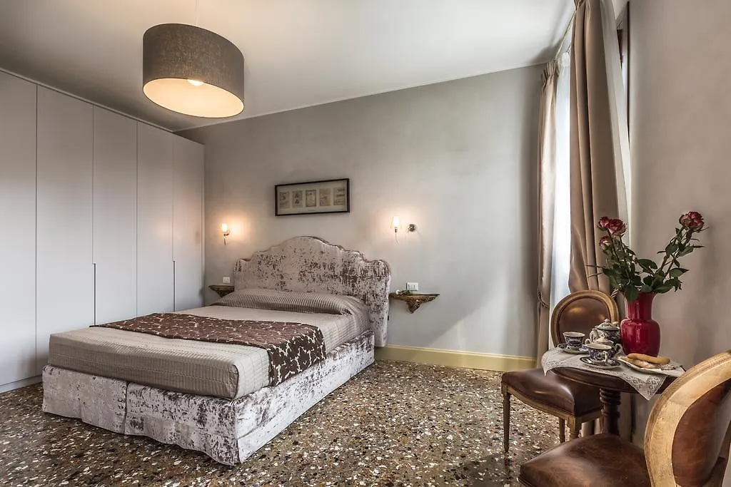 Palazzina Canal Apartment Venice